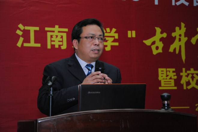 电子游戏排行举行“古井贡酒”奖学金捐赠仪式暨校园招聘会04古井集团李安军副总监介绍科研情况